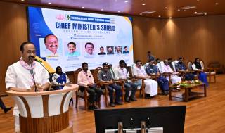 പാർശ്വവൽക്കൃതരെ സ്നേഹത്തോടെ ചേർത്തുപിടിക്കണം : മുഖ്യമന്ത്രി