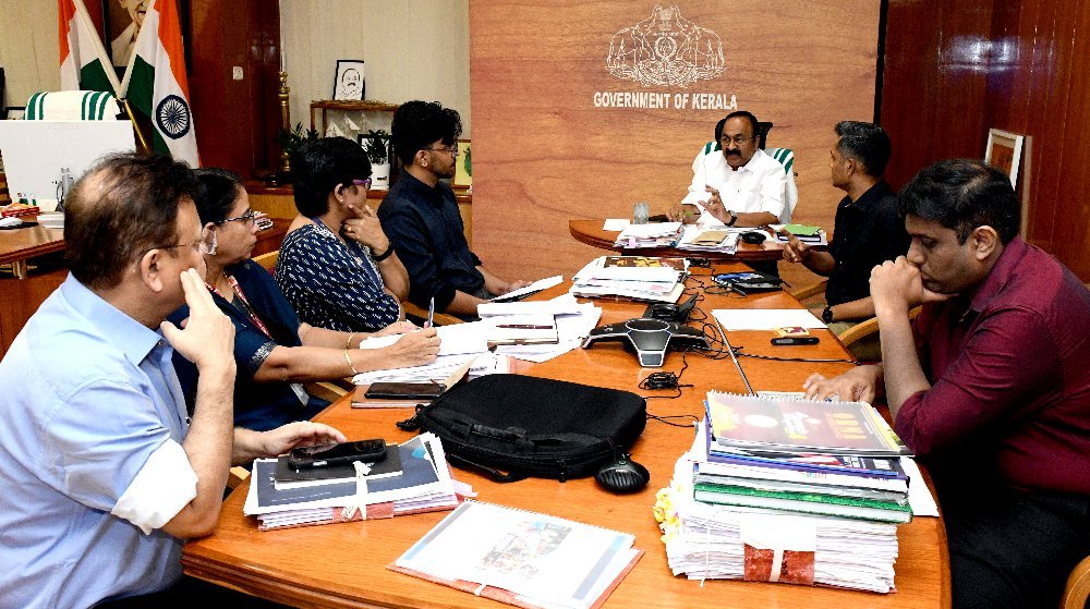 വയോജനങ്ങളുടെ പരിചരണത്തിനും സംരക്ഷണത്തിനുമായി സമഗ്ര നിയമനിർമാണവുമായി കേരളം