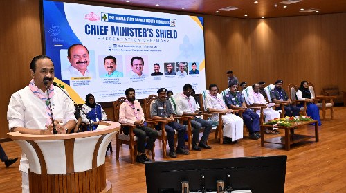 പാർശ്വവൽക്കൃതരെ സ്നേഹത്തോടെ ചേർത്തുപിടിക്കണം: മുഖ്യമന്ത്രി